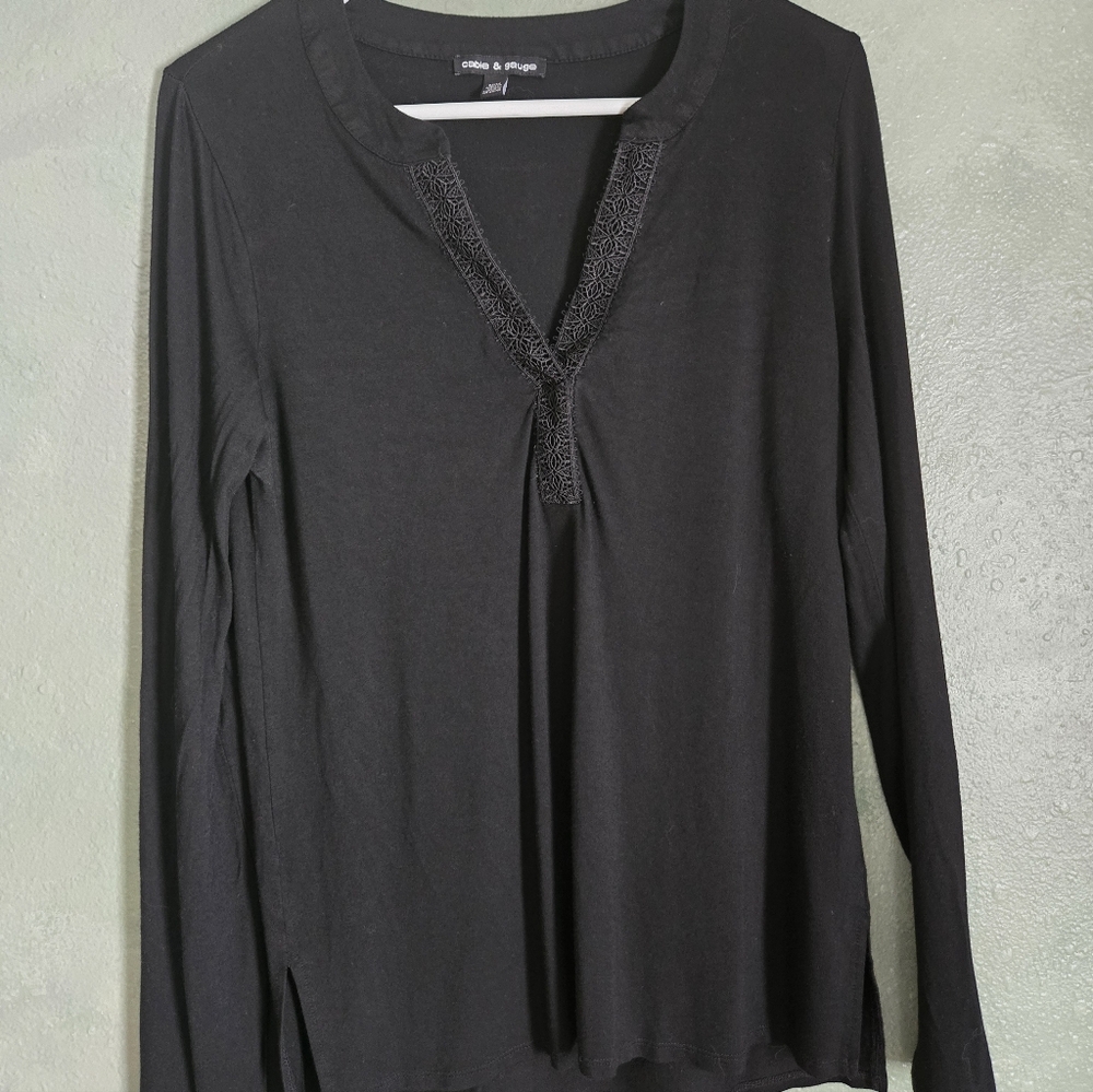 Cable & Gauge - Shirt - Long Sleeve With Roll Tabs - V Neck - Women's Size M